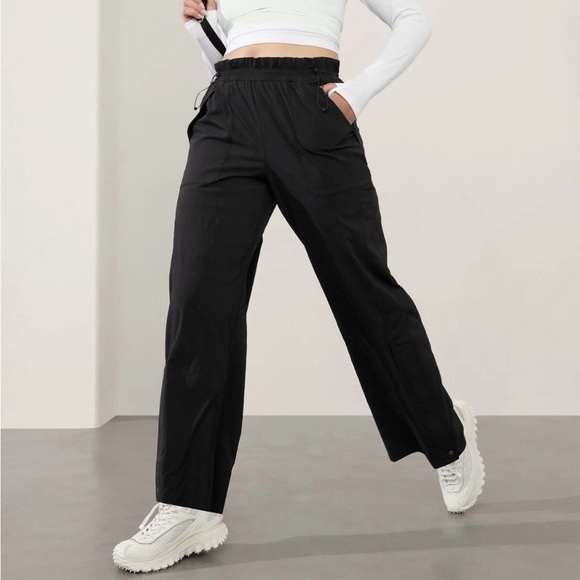 Athleta Trekkie High Rise Parachute Pants 14P Black - Picture 1 of 13